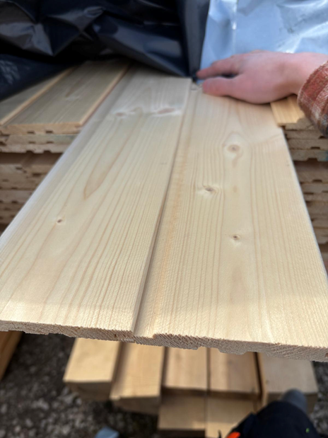 STP profils, gluda virsma ar dekoratīvām gropēm