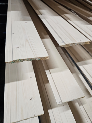 STP vaskots balts, dēļi noliktavā